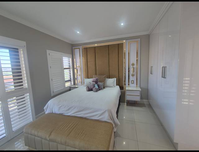 4 BEDROOM TOWNHOUSE FOR SALE IN IZINGA ESTATE